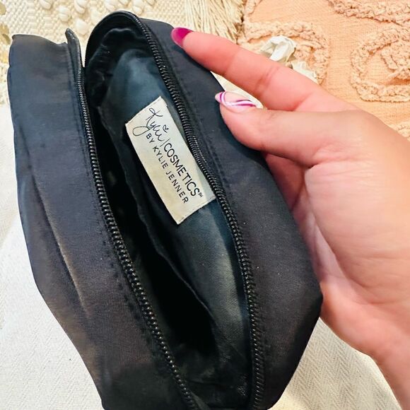 EUC Kylie Cosmetics Nylon Makeup Kit - Picture 4 of 6